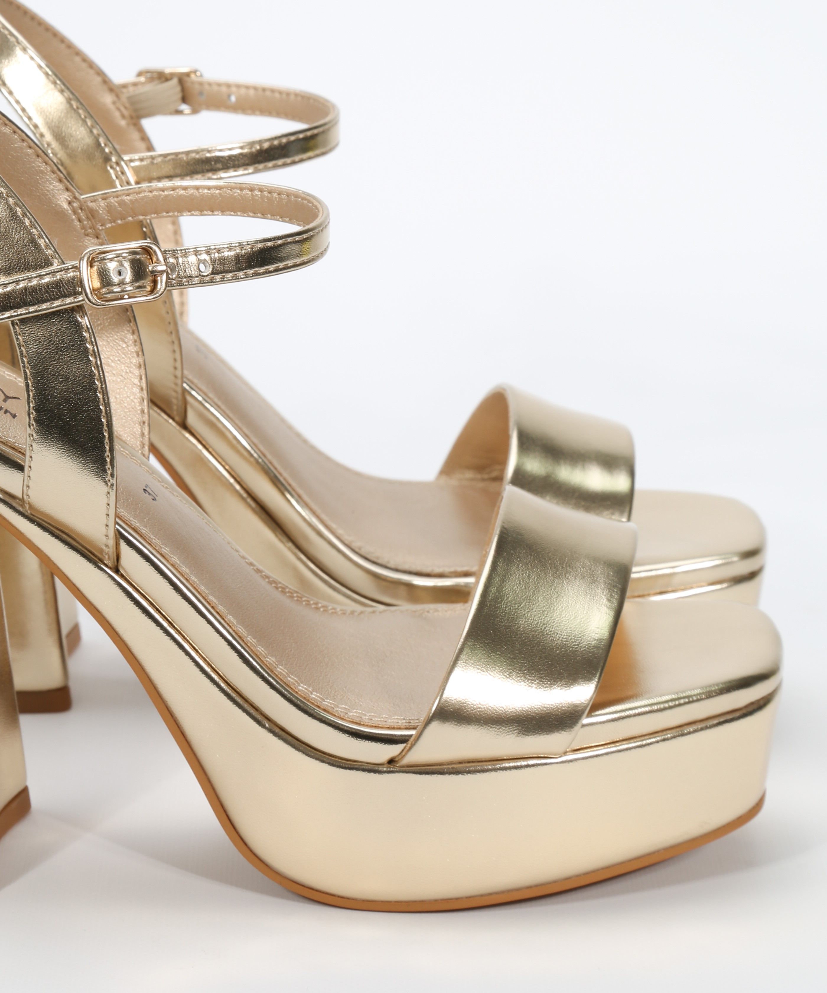 Sand&aacute;lias plataforma com salto largo e largo image number null